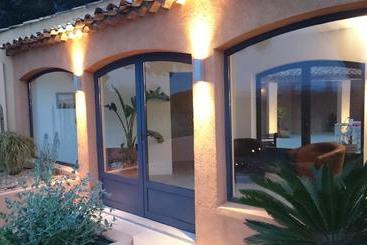 هتل Hôtel Les Bouis   Vue Mer