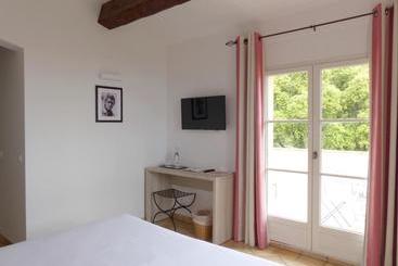 هتل Hôtel Les Bouis   Vue Mer