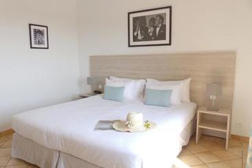 هتل Hôtel Les Bouis   Vue Mer
