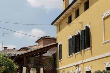 تختخواب و صبحانه La Casa Delle Zie