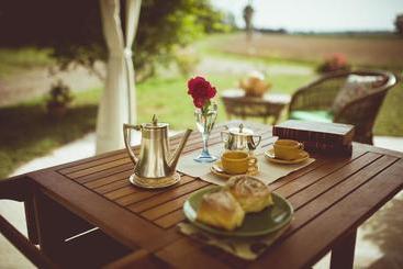 تختخواب و صبحانه Masseria Perronello Country House