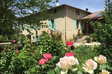 تختخواب و صبحانه La Source, Vegetarian Guest House