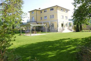Ai Lecci In Centro - Sarteano
