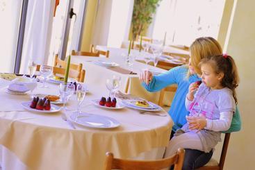 Ambasciatori Hotel   Beach Front  Breakfast Xxl & Brunch Until 12 30pm