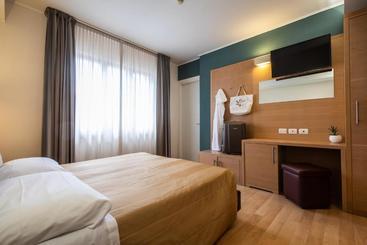 هتل Centro Benessere Gardel