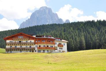 هتل Chalet Dlaces