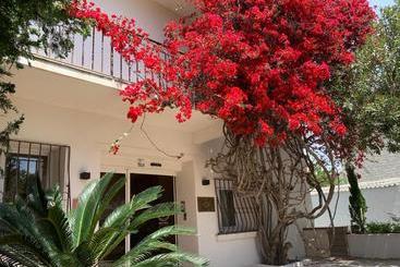 هتل Hôtel Le Mistral