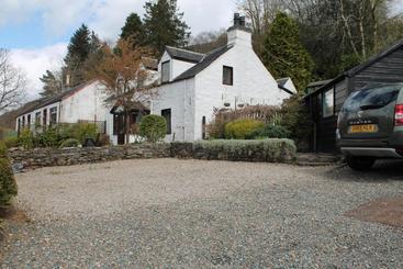 تختخواب و صبحانه Rowantree Cottage