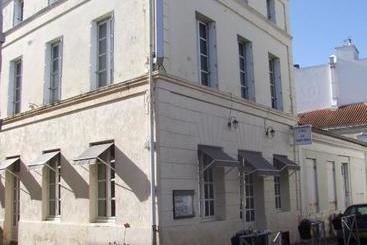 ホテル Hôtel 2 étoiles Et Restaurant Le Galet Bleu