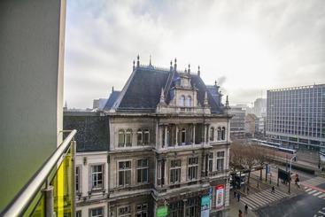 هتل Antwerp Inn