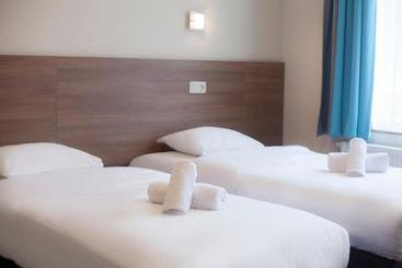 هتل Antwerp Inn