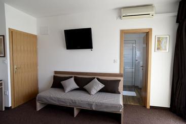 تختخواب و صبحانه Rooms Barba Niko Near Zagreb Airport