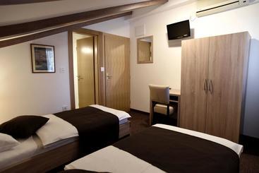 تختخواب و صبحانه Rooms Barba Niko Near Zagreb Airport