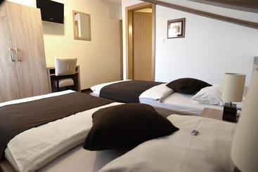 تختخواب و صبحانه Rooms Barba Niko Near Zagreb Airport
