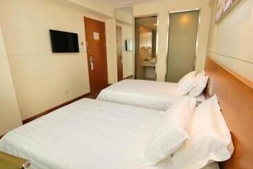 Отель Jinjiang Inn Select Xian High Speed Train Station Fengchengqi Road