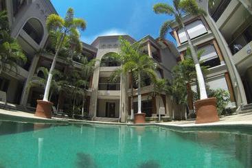 هتل Macaws Ocean Club