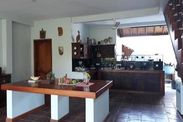 پانسیون Hibiscus House Pemuteran Bali