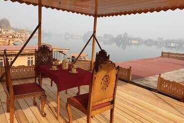فندق Zaffer Group Of Houseboats