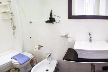 هتل B&b Bon Ton