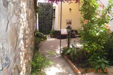 هتل B&b Bon Ton