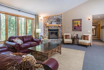 酒店 Meadow Lake View Bed And Breakfast