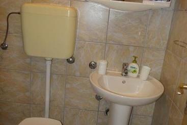 تختخواب و صبحانه Room Josip