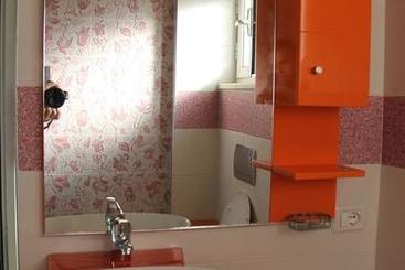 هتل Relax Apartments Ksamil