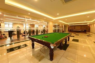 هتل The  Grand Ace