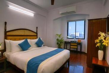 בית מלון כפרי Treehouse Neptune Inn