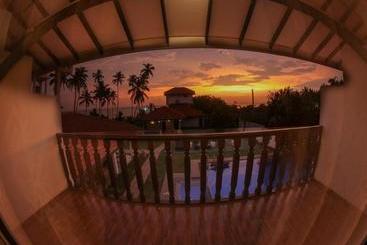 هتل White Rose Beach Resort