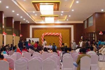 هتل Regenta Central Indore