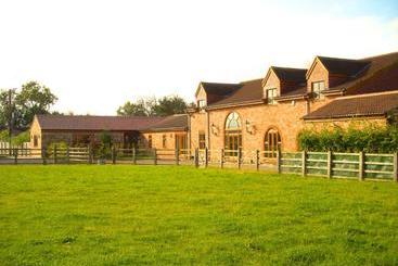 مبيت وإفطار The Stables At The Vale
