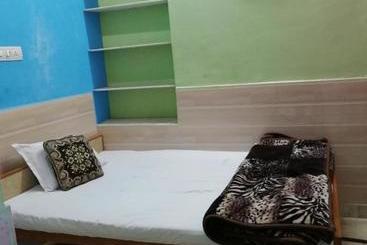 هتل Spot On 41885 Royal Heritage Guest House
