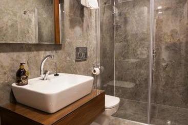 Maxuite Hotel In Home