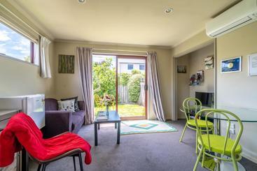 تختخواب و صبحانه Cosy Contemporary Hideaway