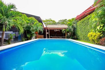 تختخواب و صبحانه Tamarindo Inn