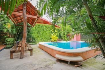 تختخواب و صبحانه Tamarindo Inn