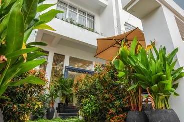 هتل Klampuu Villa