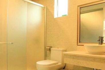 Vienna International Hotel Guiyang North Highspeed Train Station