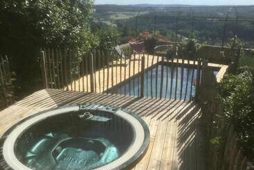 مبيت وإفطار 1 Logis A Domme  Piscine & Spa