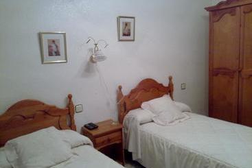 هاستل Hostal Asensio Nijar