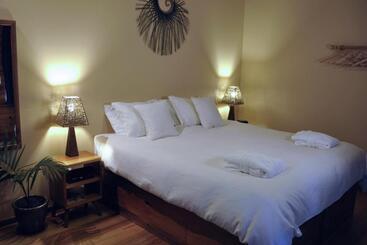 אתר נופש Adrift In Golden Bay  Absolute Beachfront Villas