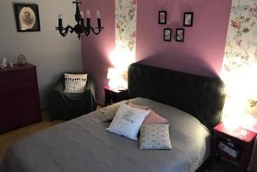 تختخواب و صبحانه Maison D Hôtes "l Atelier"