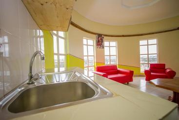 هتل Pel Arps  & Apartments