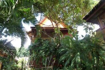 منتجع Old Tree S House