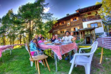 Rifugio Alpino L Ermitage  Hostel