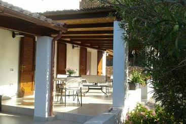 تختخواب و صبحانه Il Sole Del Genarbì