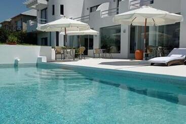 هتل Posada De Los Pajaros