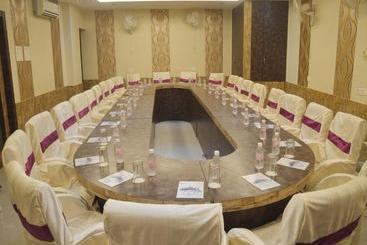 هتل Shivam Inn