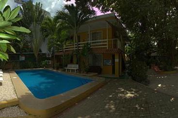 تختخواب و صبحانه Laura S House